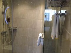 -武汉光谷广场杨家湾地铁站怡程酒店