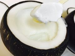 -志龙皇冠吃货椰子铺
