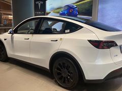 -TESLA 特斯拉(上海太古汇体验店)
