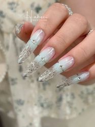 -花岐款式专研健康美甲沙龙