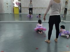 -Isee灰姑娘国际儿童艺术中心(BHGMall店)