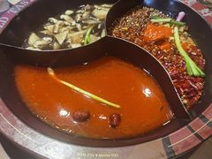 -老房老舍重庆火锅(假日城市店)