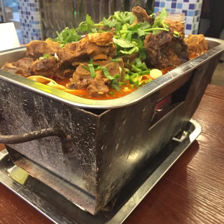 在八九十年代的合肥吃龙虾,碳锅味道也赞