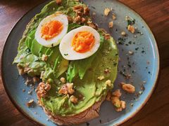 牛油果煮蛋吐司-RAC BAR(安福路店)