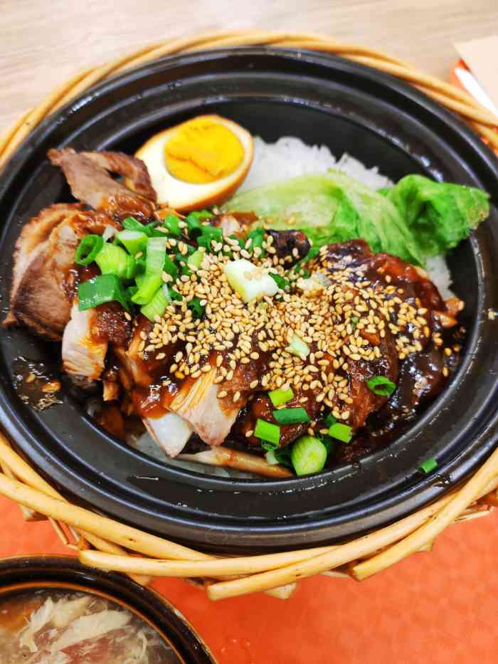 咖喱鸡里面一共一块鸡肉 然后就是些鸡脖子 鸡胗 土豆 鸡胗还很腥