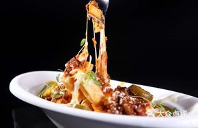 Spicy Beef Sauce Cheese Fries