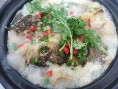 豆冲炖鱼头-胡桃里音乐餐厅(陶溪川店)(川湘赣菜·世界百大酒庄直供红酒·音乐表演)