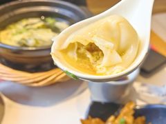 蟹粉菜肉大馄饨-馋三尺蟹粉小笼(人民广场店)