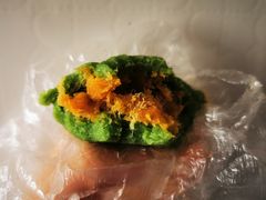 蛋黄肉松青团-沈大成(南京东路店)