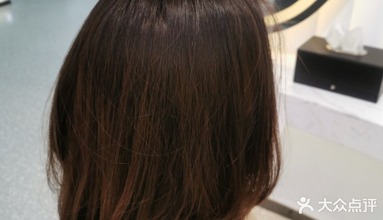 很久没有做头发了，上一次烫头发后变得太干燥了