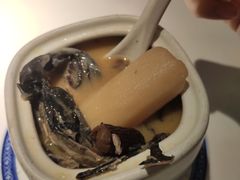元气黑枣山药煲乌鸡汤-汤城小厨•粤菜•靓汤(金宝街店)