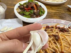 -歹歹的加个面过油肉拌面