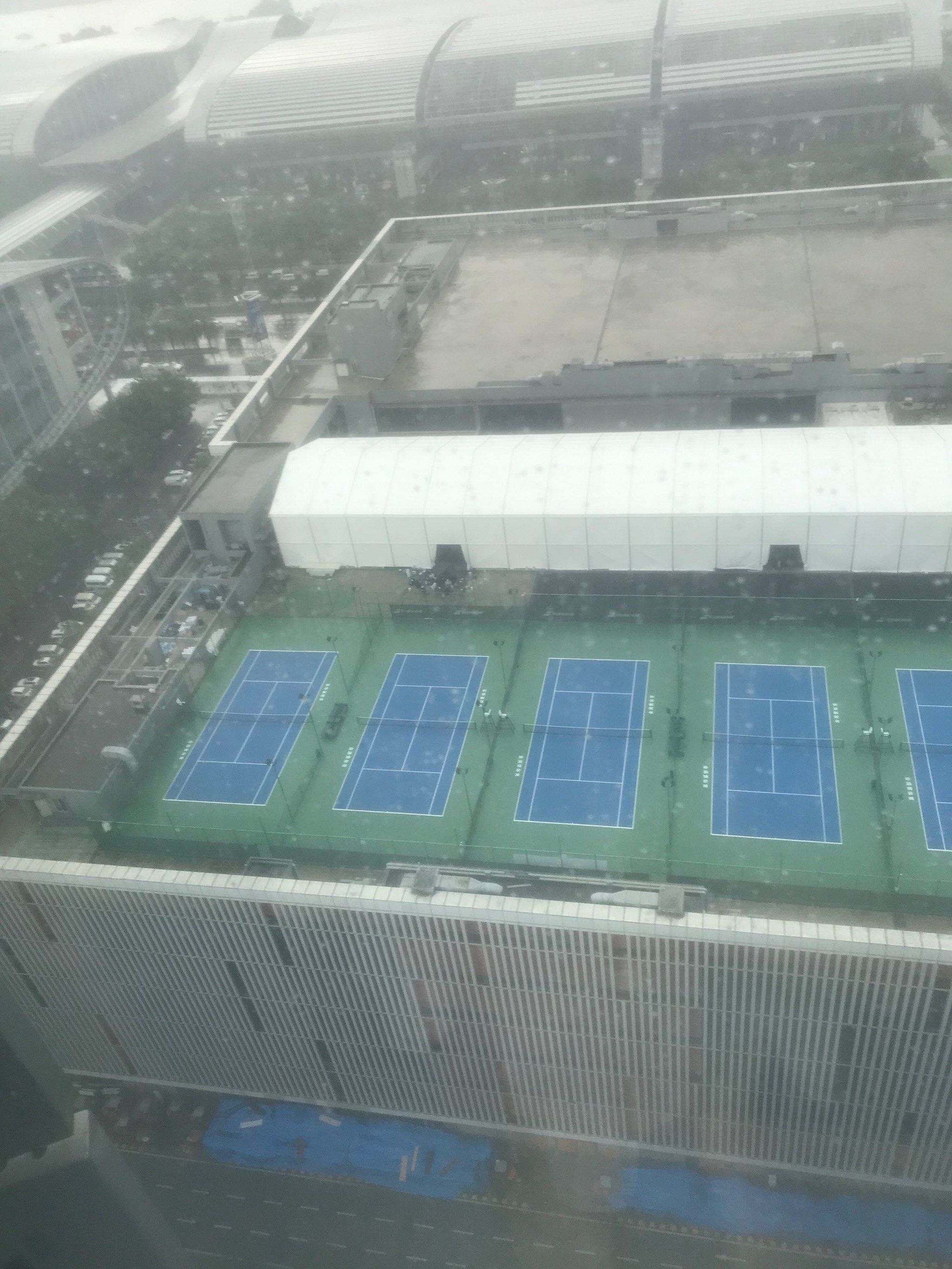 听说这个室外网球馆被订爆了!