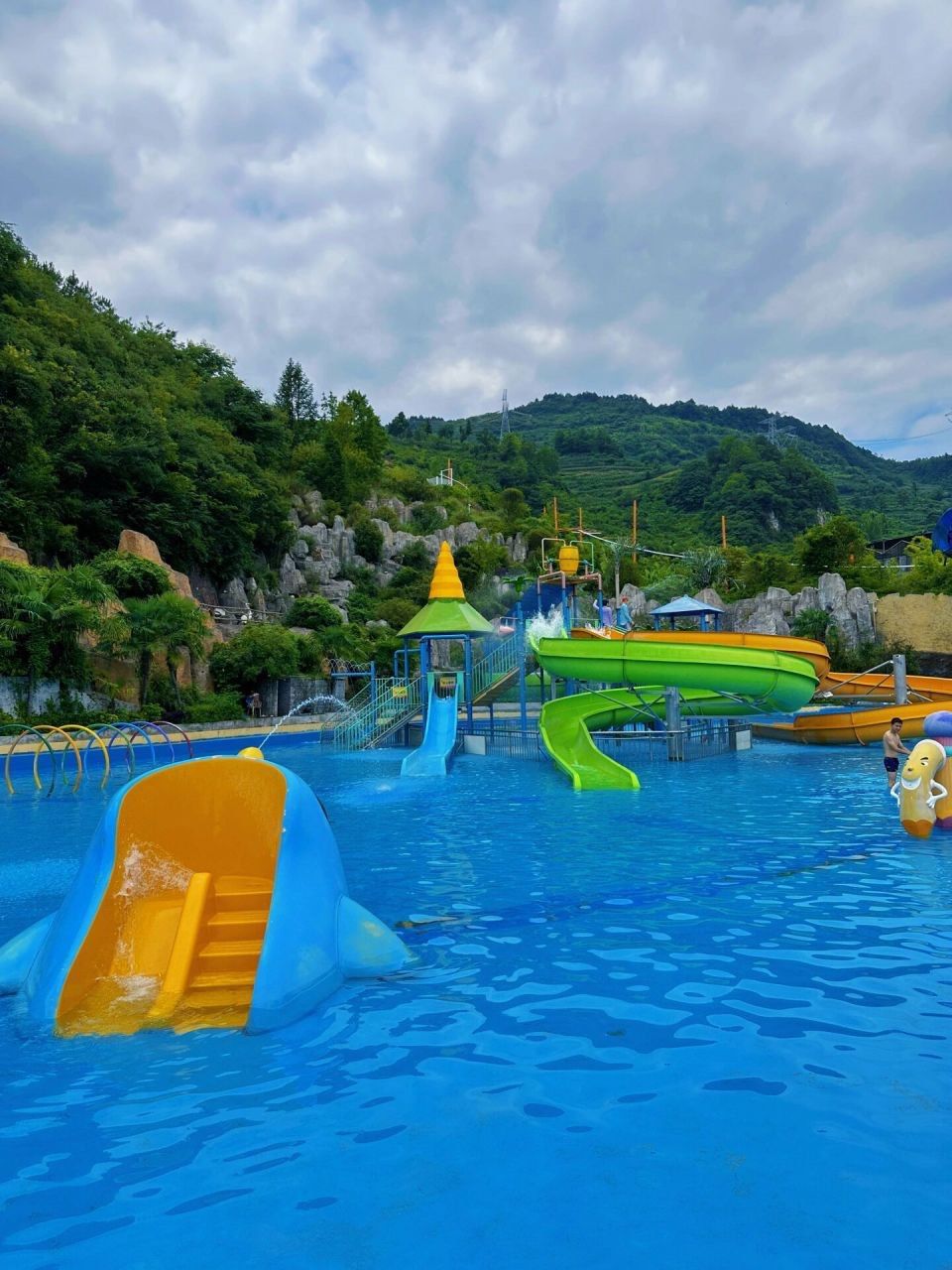 暑假畅玩水上乐园