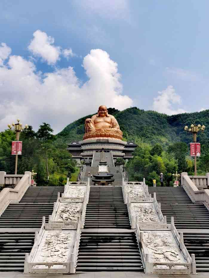 大佛景区-"雪窦四还是弥勒佛道场,内有雪窦山弥勒大佛.
