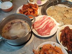-锅儿欢海鲜火锅烤肉自助餐(东港凯虹店)