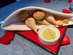 餐前面包-弦月窗LUNETTE BY AMANDA(复兴路店)