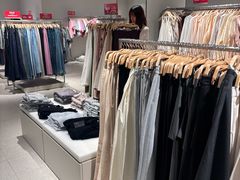 -URBAN REVIVO(北京斯普瑞斯奥特莱斯店)