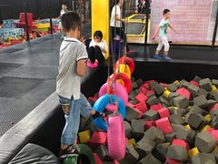 -嘿哟动霸CHUA·新潮玩运动娱乐中心·蹦床滑冰团建乐园