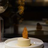 咸蛋黄融入奶油 整块的味道是很均匀平衡的