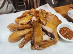 -头上红煨盐鸡·非遗院子餐厅