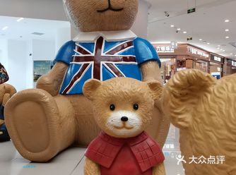 在番禺奥园广场偶遇了各种泰迪熊，瞬间勾起了老阿姨的*