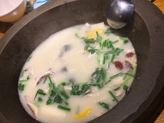-咕嘟草帽鱼·牛奶一样的鲜鱼汤(天鹅湖万达广场店)