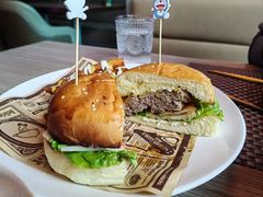 洛杉矶双重车达芝士牛肉汉堡-J·one Bistro吉萬酒厨·牛排