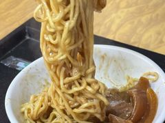 -松树干拌面店