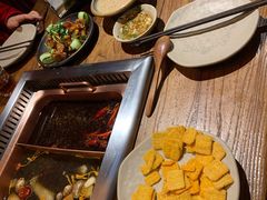 -老牌坊云南鱼豆花火锅(爱建店)