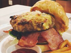 经典美式牛肉汉堡-摩根扒房(桐梓林店)