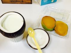 -志龙皇冠吃货椰子铺