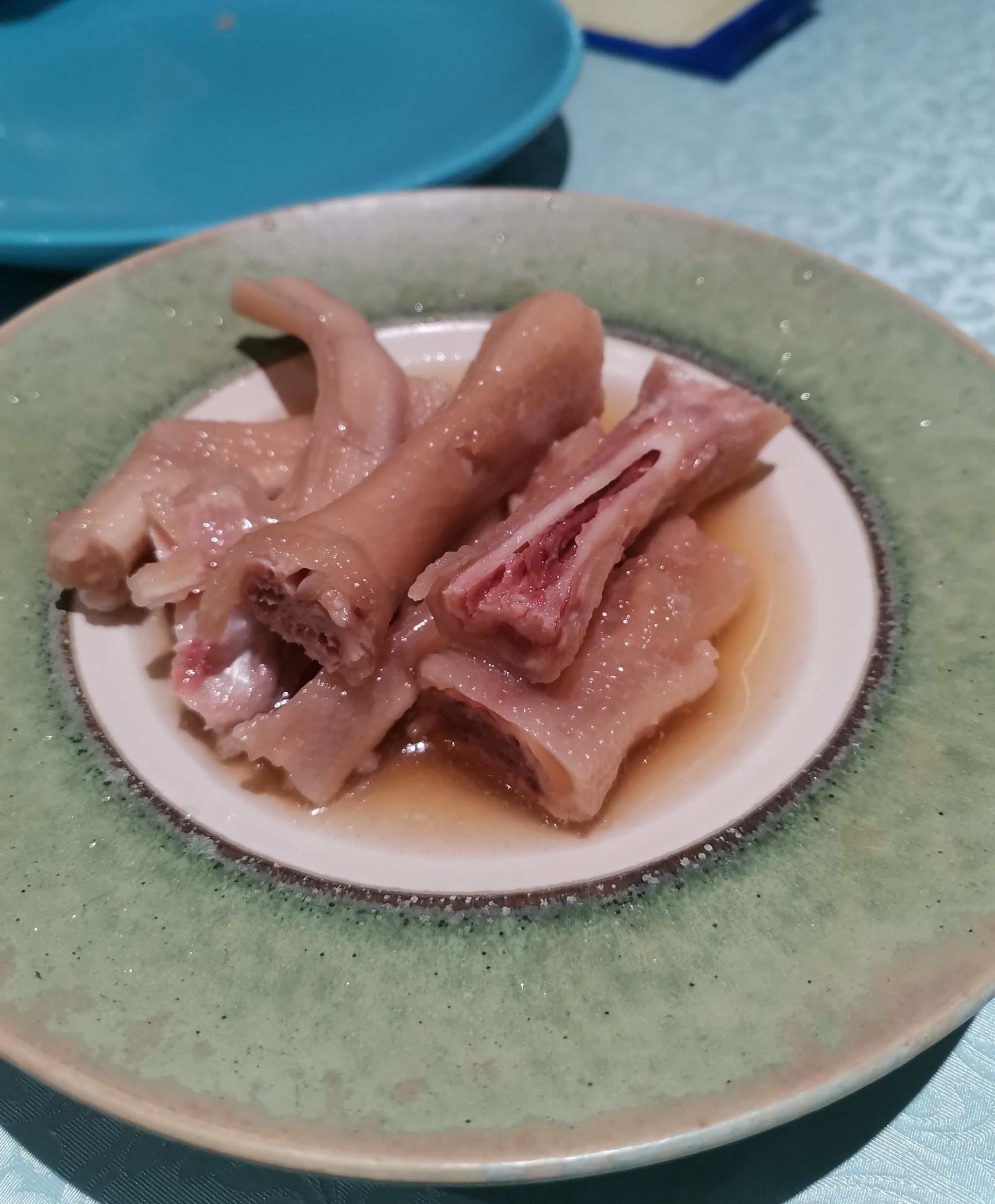 首次到店,第一感受是环境很干净卫生,服务