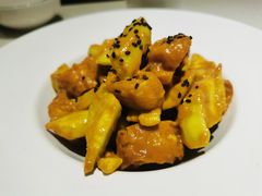 黄瓜拌油条-闫府私房菜·老字号(恒隆店)