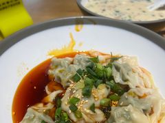 红油荠菜馄饨-弄堂咪道-饭香·面香·馄饨香(钦州北路田尚坊店)