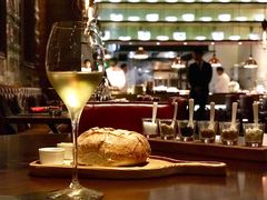 餐前面包-恰餐厅及酒吧 CHAR Bar & Grill (北京丽都皇冠假日店)