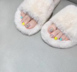 -悦指间美甲美睫