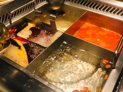 四拼锅-海底捞火锅鲜切牛肉主题店(长寿路店)