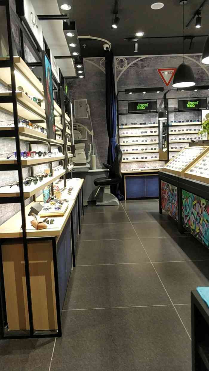 镜客眼镜(马家堡新荟城店)-"这个眼镜店的服务很好,专业,到位,小哥哥.