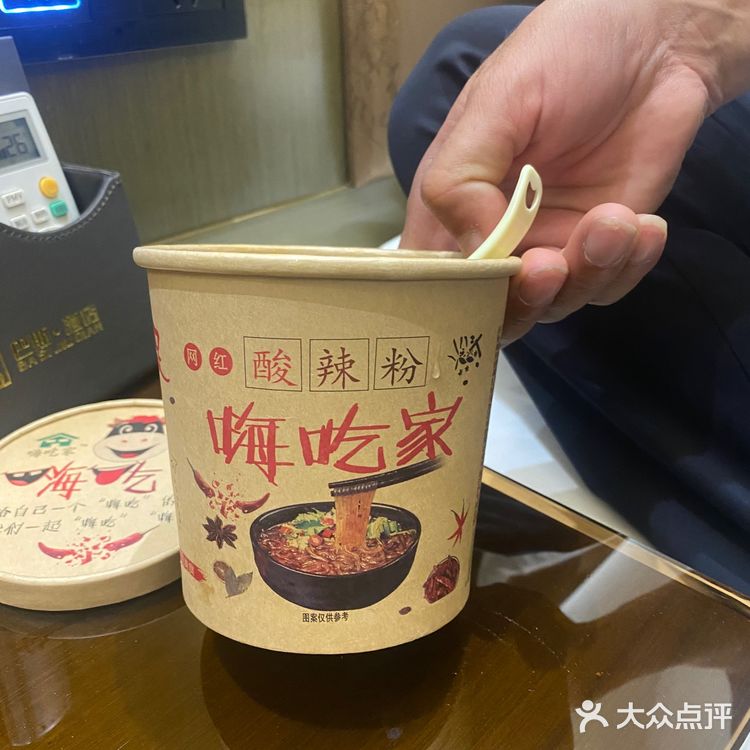 没有吃的，没办法买了桶嗨吃家酸辣粉