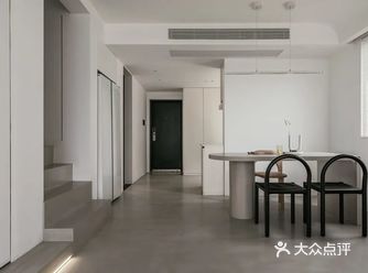 厨房拆除隔墙与推拉门，打造成开放式格局，一来空间更为