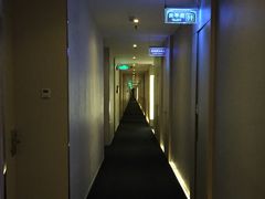 -卡罗酒店(东门晒布地铁站店)