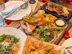 -Mark&Mars Restaurant