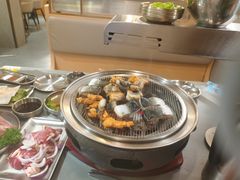 -围炉肉舍•炭烤活鳗•丹东海鲜烤肉(步行街店)