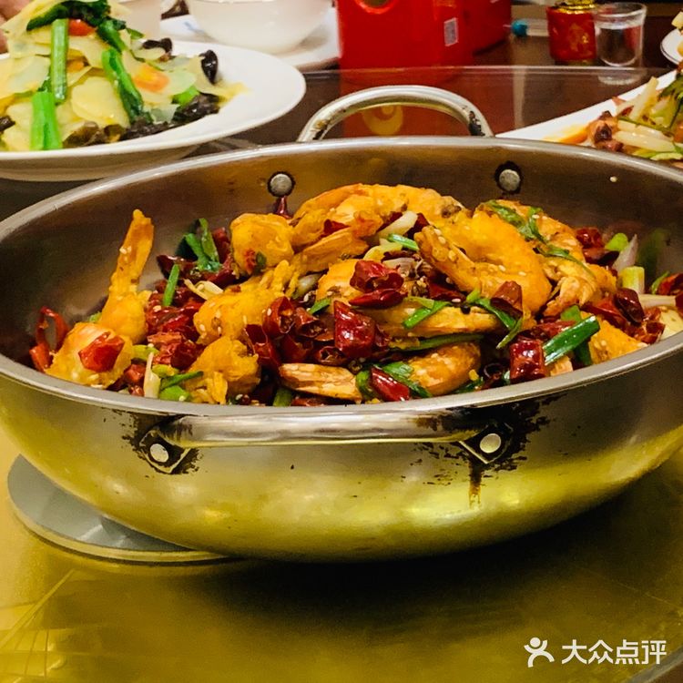 猪耳朵，牛头肉，凉粉，都不错，西湖牛肉羹，肚丝汤