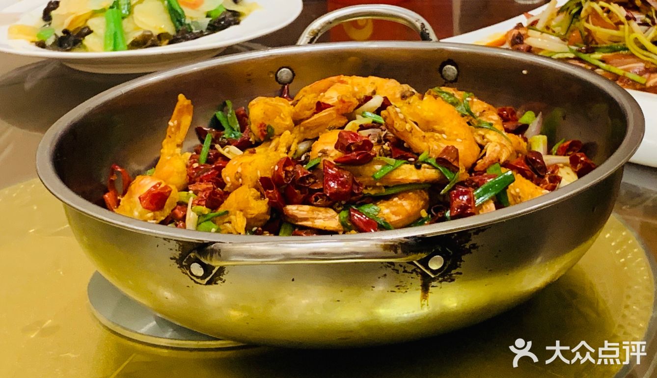 猪耳朵，牛头肉，凉粉，都不错，西湖牛肉羹，肚丝汤