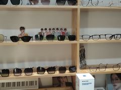 -豪门视光·星趣控·蔡司依视路眼镜代理商(中央大街店)