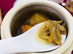 松茸菇淮山红萝卜猪肉鸽子脚汤-隆都四季香饭店(碧海路店)