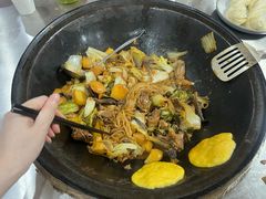 -粘豆包柴火铁锅炖