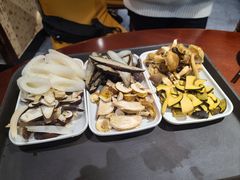 -菌之家·专业纯野生菌火锅·特色炒菌